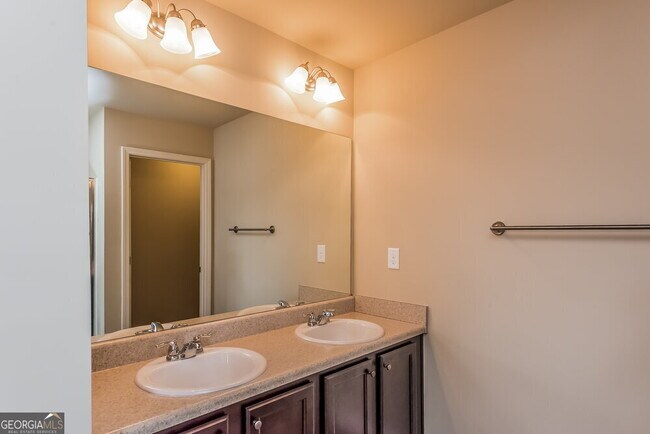 Building Photo - 258 Stillwood Dr