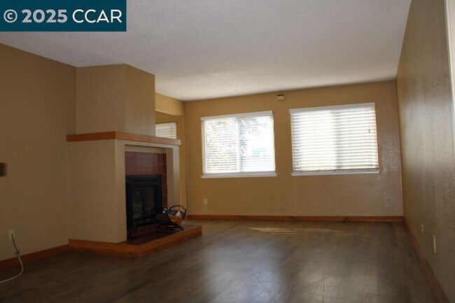 Building Photo - 1000 Evergreen Ter