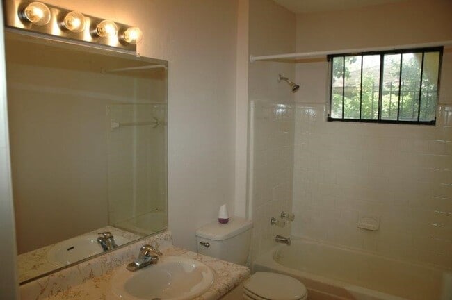 Building Photo - 3619 Kilkenny Dr