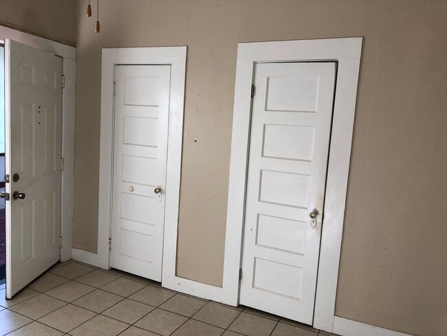 Building Photo - 1 Bedroom Apartment Close to SHSU
