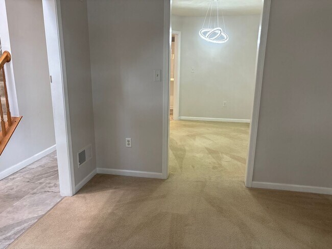 Building Photo - 720 Strayer Dr