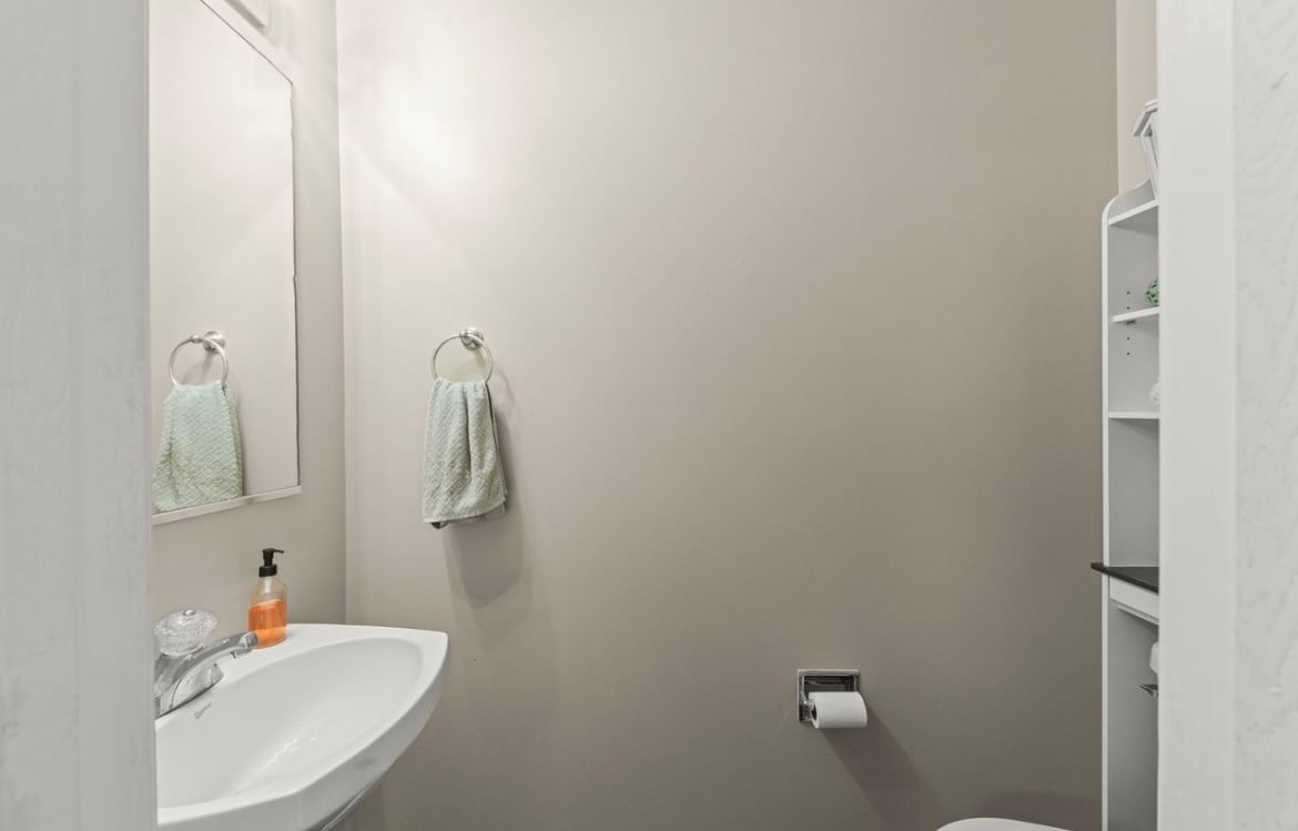 Building Photo - 2024 Grayhawk Dr