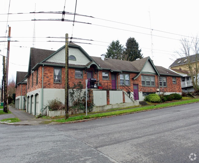 Building Photo - Tudor Court Apartments