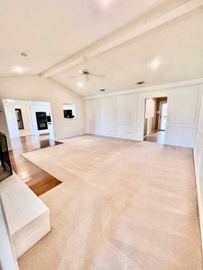 Building Photo - 4 Bedroom in the Meadows