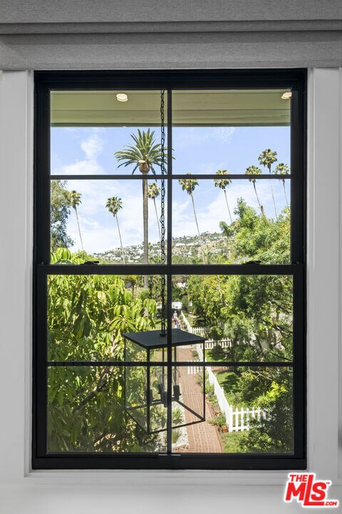 Building Photo - 1722 N Vista St