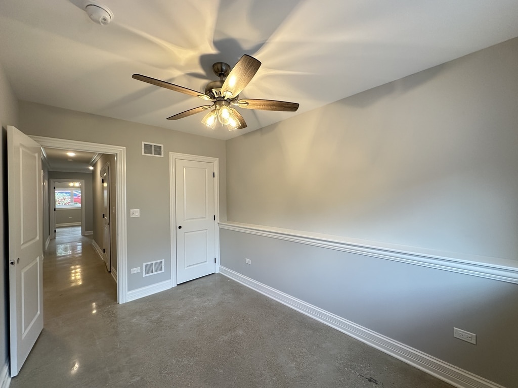 Building Photo - 527 N Springfield Ave