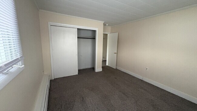 Building Photo - 3 Bedroom, 1 Bath Apartment with Southern Exposure.