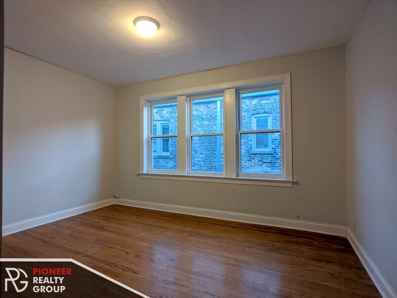 Building Photo - 5029 N Harding Ave