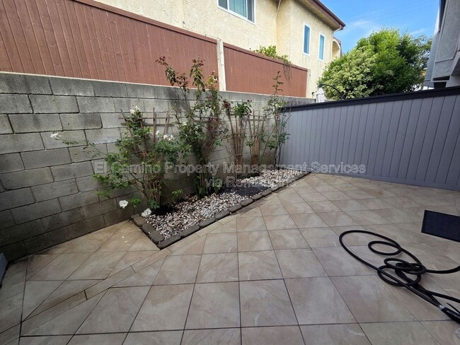 Building Photo - 2520 Graham Ave