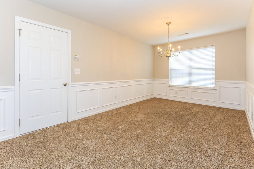 Building Photo - 5020 Wicklow Dr