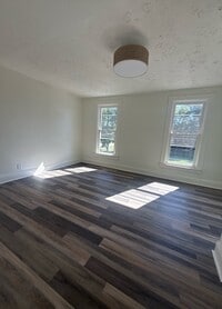 Building Photo - 5617 Abbottsford St