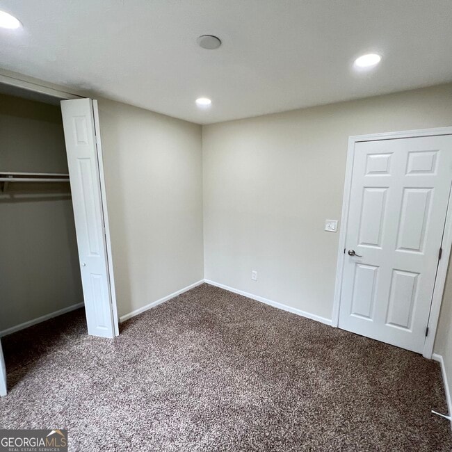 Building Photo - 9028 Raven Dr