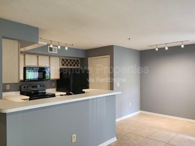 Building Photo - 7220 Westpointe Blvd