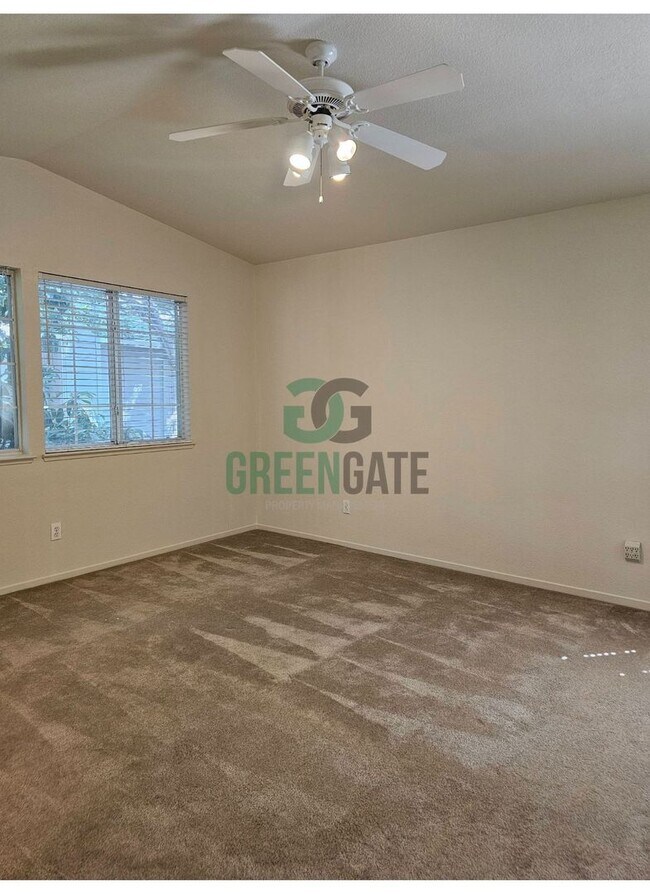 Building Photo - MOVE-IN SPECIAL $500 off first month!! Bea...