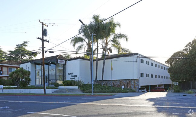 Primary Photo - Town House