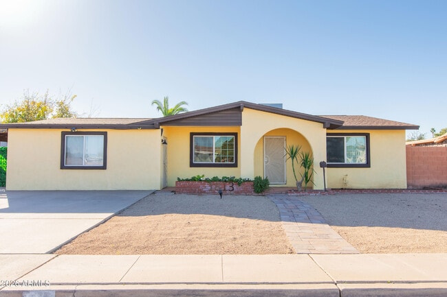 Building Photo - 1813 E Ellis Dr