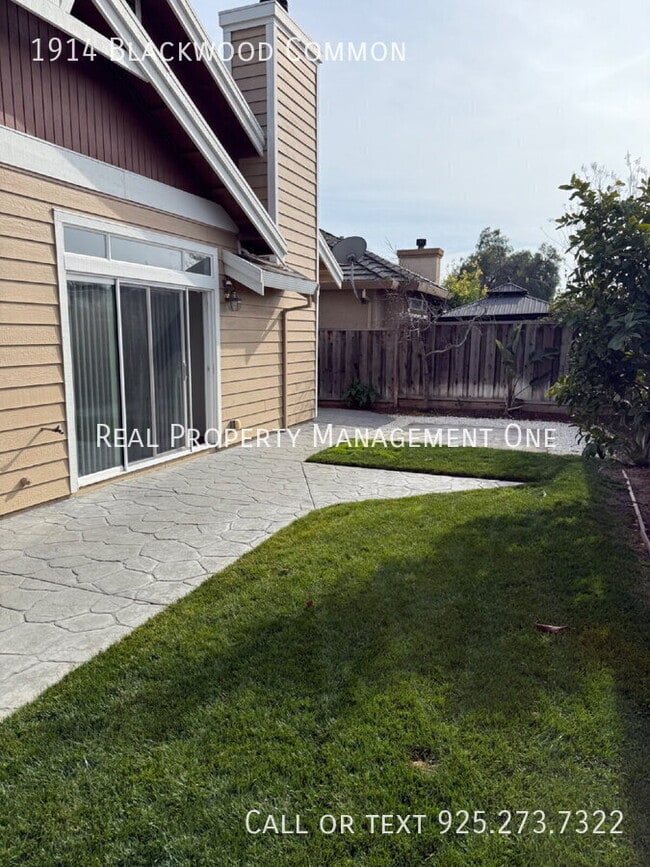 Building Photo - 1914 Blackwood Common