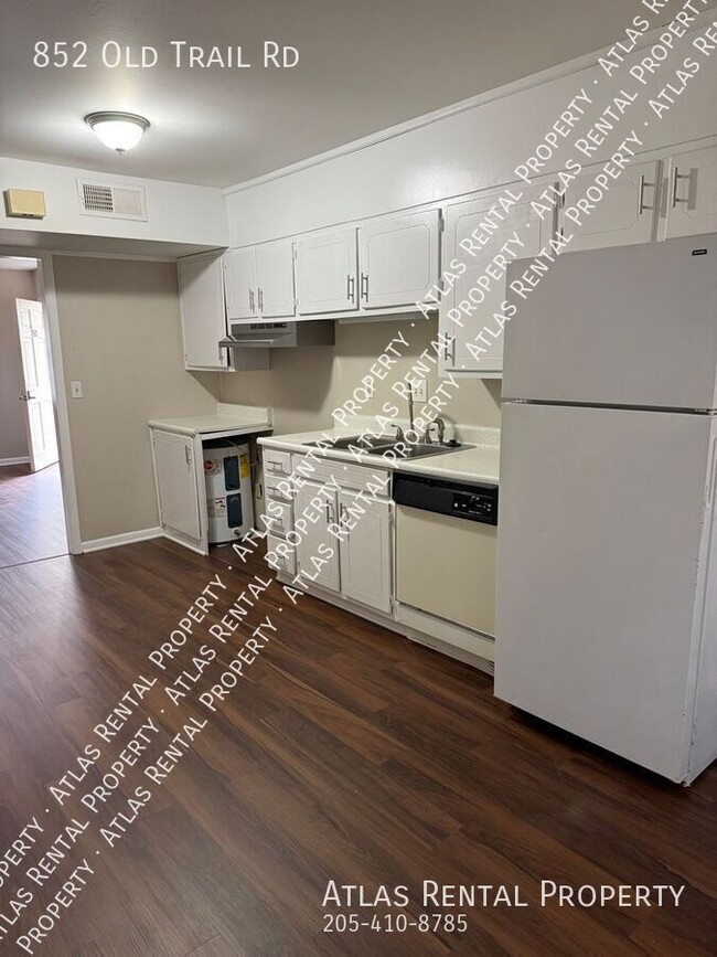 Building Photo - 852 Old Trail Rd