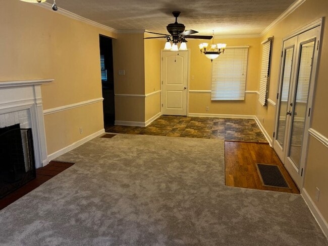 Building Photo - Maryville 37803 - Upstairs only -  4 & 1.5 baths - Contact Troy Adams (865) 233-6949