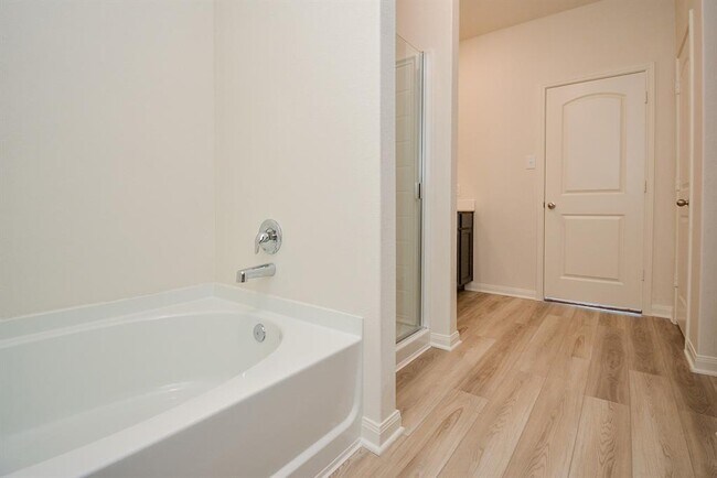 Building Photo - 545 Amberwood Pk Dr