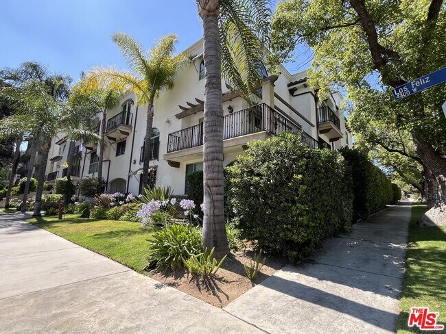 Building Photo - 4301 Los Feliz Blvd