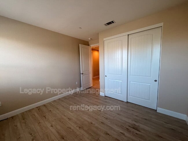 Building Photo - 3224 La Paz Dr