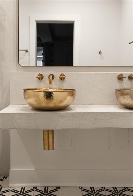 Building Photo - 724 Charles Allen Dr NE