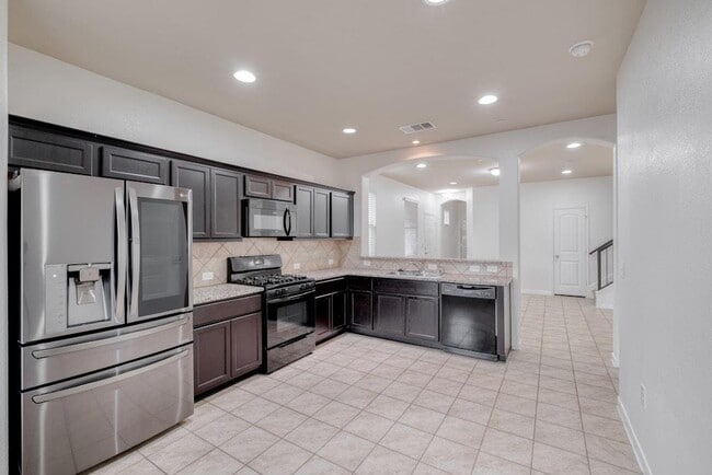 Building Photo - 2880 Donnell Dr
