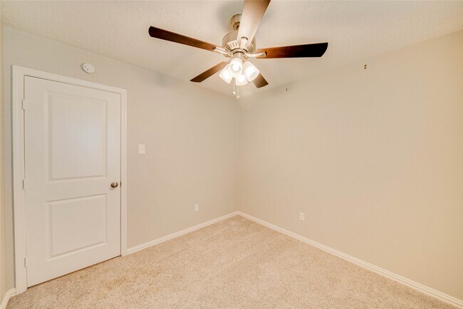 Building Photo - 702 Dixie Dr