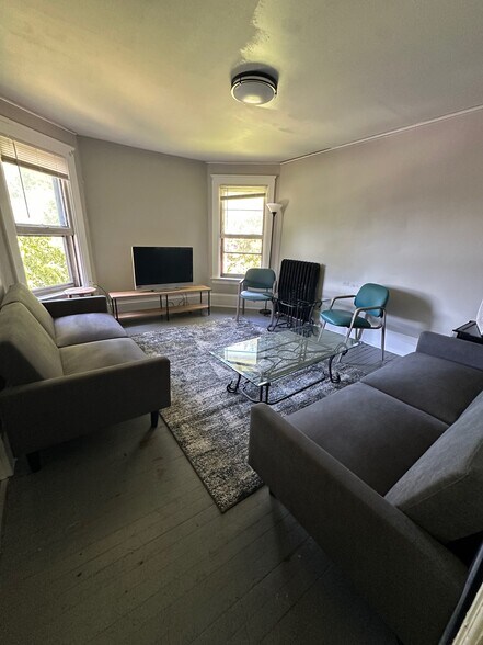 Primary Photo - 302 Mitchell St