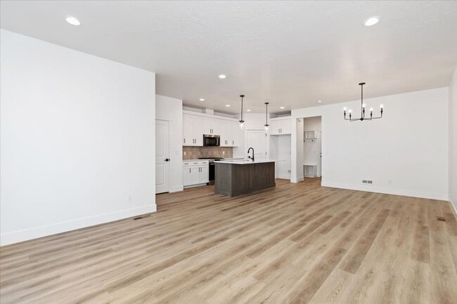 Building Photo - Brand New 3 Bed 2.5 Bath Townhouse With Many Amenities
