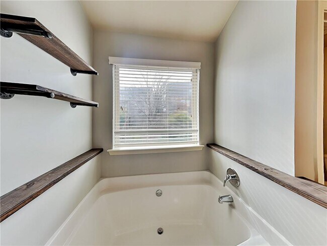 Building Photo - 5015 Groover Dr