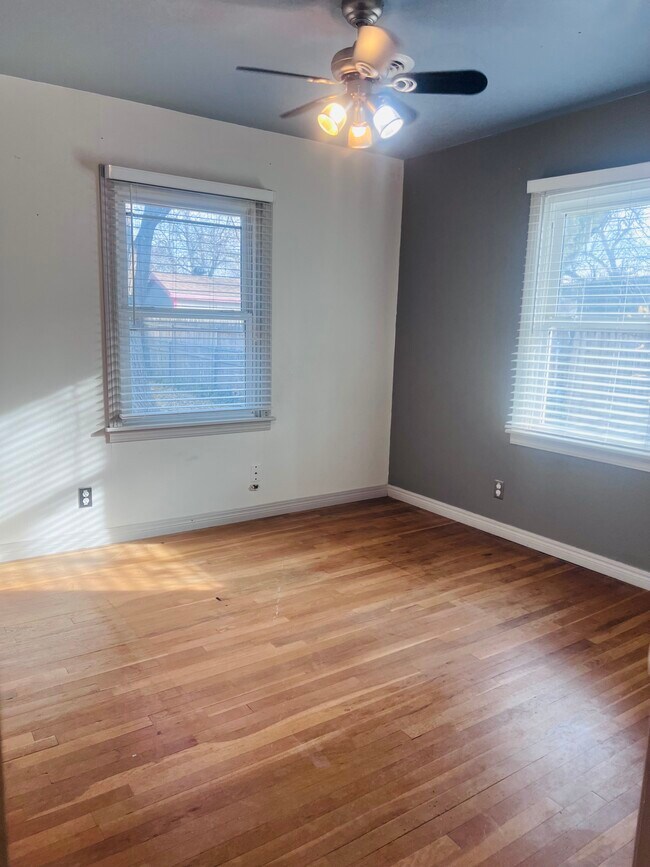 Building Photo - 2013 S Milam St