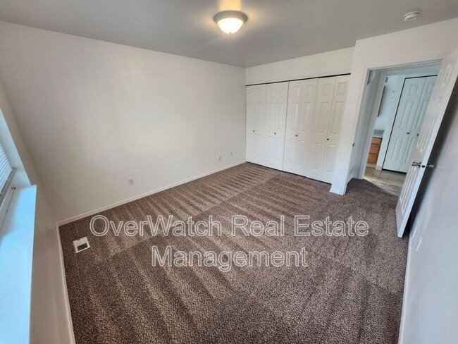 Building Photo - 705 Pearl Dr