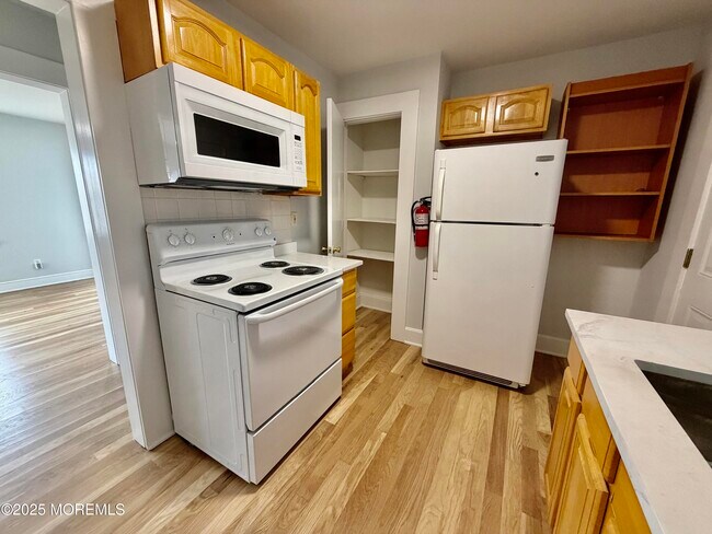 Building Photo - 1004 Fifth Ave