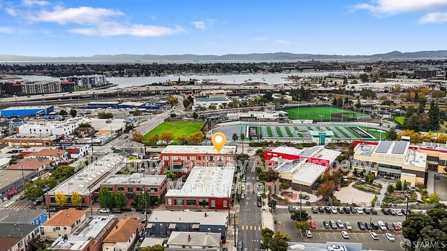 Building Photo - 1018 4th Ave