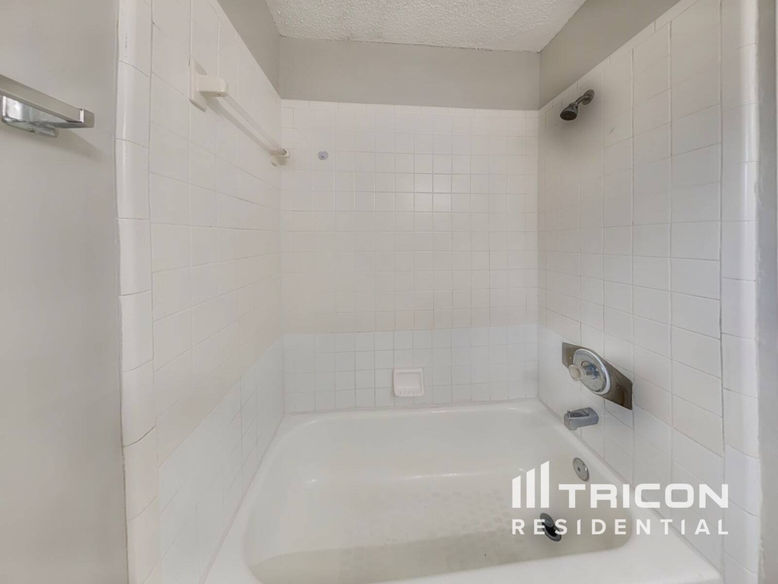 Building Photo - 3251 Deerfield Pointe Dr