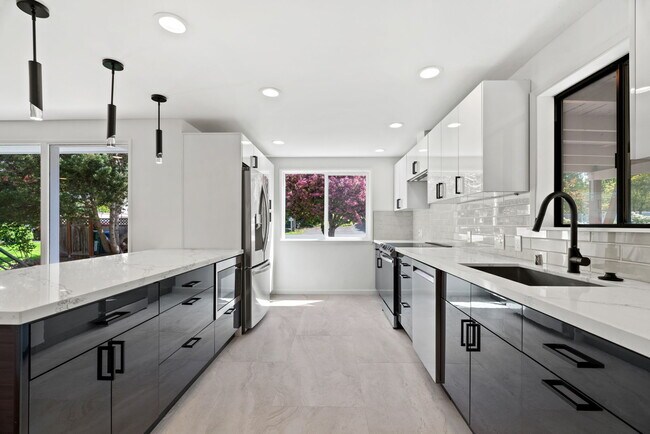 Building Photo - 13723 36th Ave NE