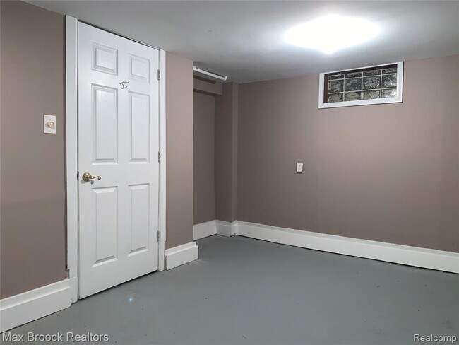 Building Photo - 510 Stratford Rd