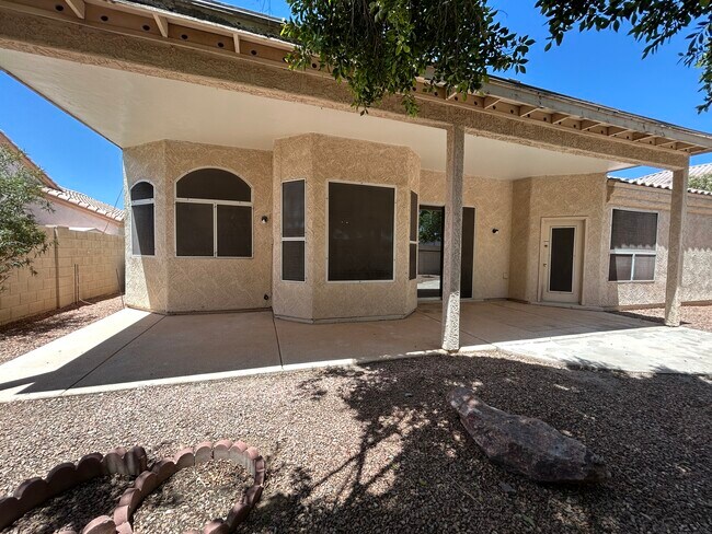 Building Photo - 11109 W Amelia Ave