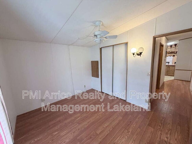 Building Photo - 1504 Valiant Dr