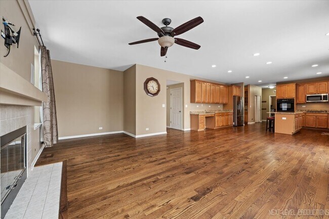 Building Photo - 706 Versailles Pkwy