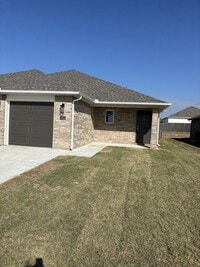 Building Photo - Brand New Duplex!
