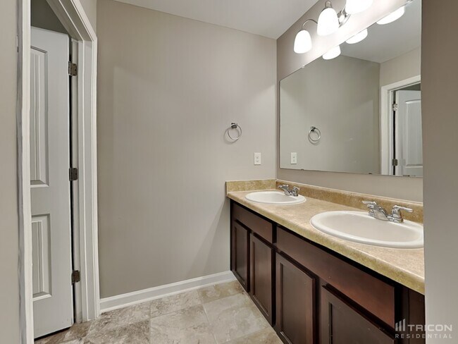 Building Photo - 307 Heritage Club Cir