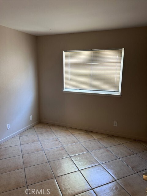 Building Photo - 1271 N Emogene St