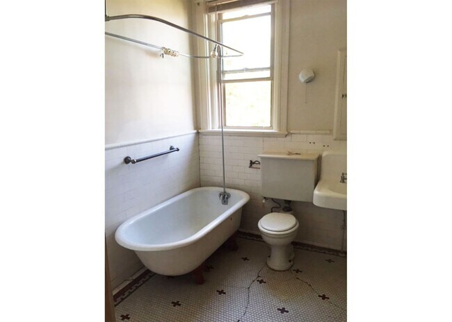 Interior Photo - Jefferson 3227