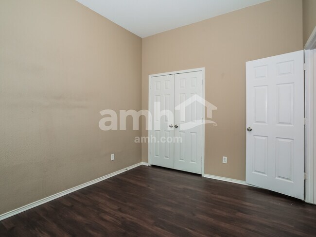 Building Photo - 2024 Shady Glen Trail