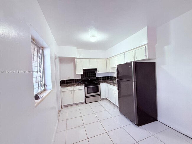 Building Photo - 461 NE 82nd Terrace