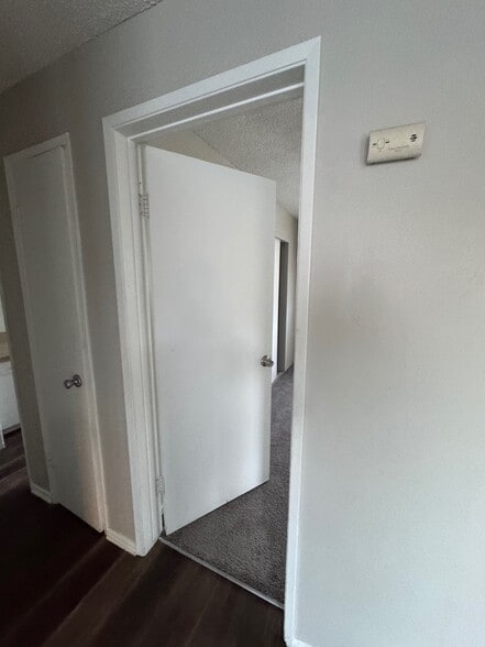 Building Photo - 1935 Linden W St