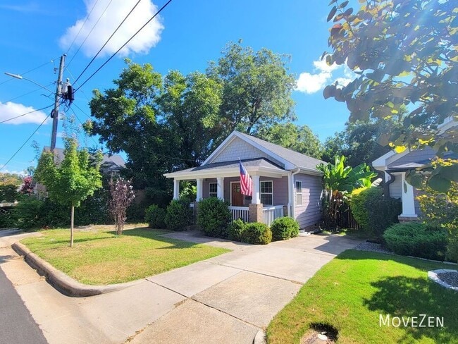 Building Photo - 817 Ellington St